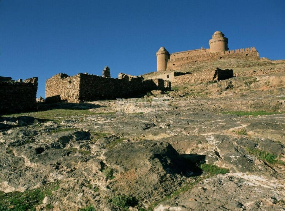 Amplia Casa Cueva en La Calahorra, con piscina y barbacoa - Imagen 16