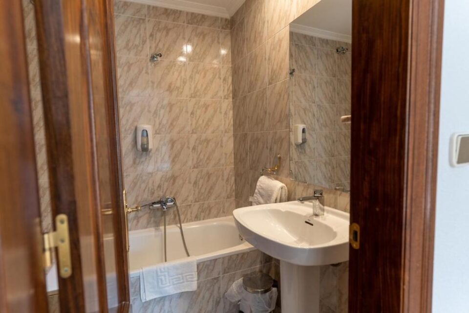 Hotel Rio Cea - Imagen 25