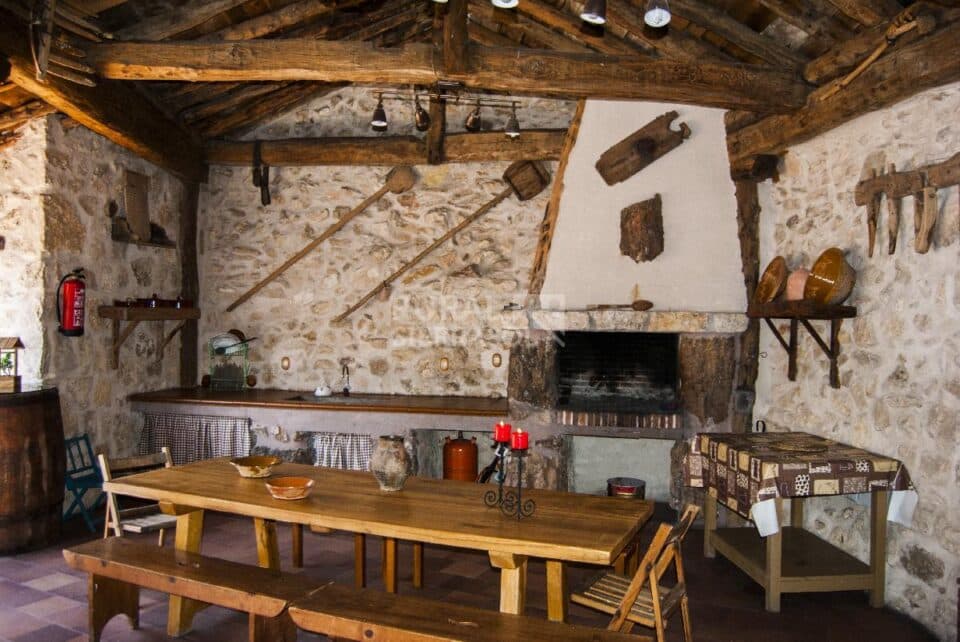Magnifica Casa Rural en Cubillo, con chimenea, barbacoa y wifi - Imagen 2