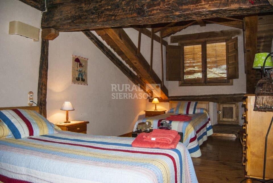 Magnifica Casa Rural en Cubillo, con chimenea, barbacoa y wifi - Imagen 11