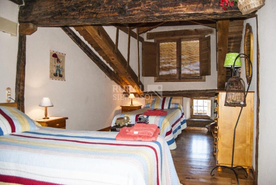 Magnifica Casa Rural en Cubillo, con chimenea, barbacoa y wifi - Imagen 12
