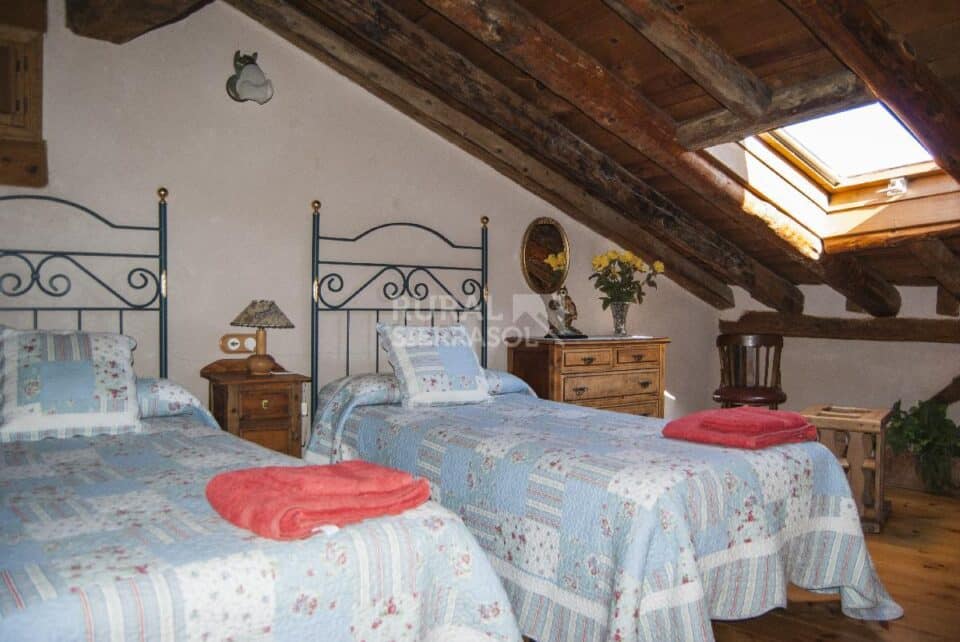 Magnifica Casa Rural en Cubillo, con chimenea, barbacoa y wifi - Imagen 16