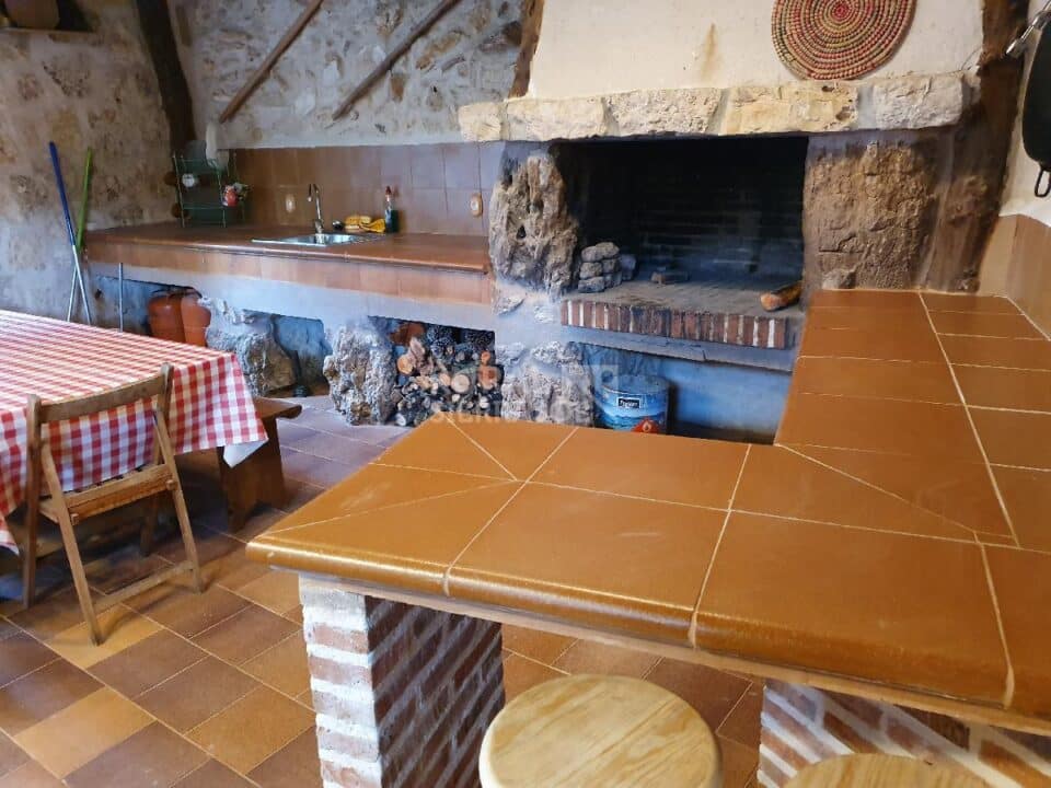 Magnifica Casa Rural en Cubillo, con chimenea, barbacoa y wifi - Imagen 31