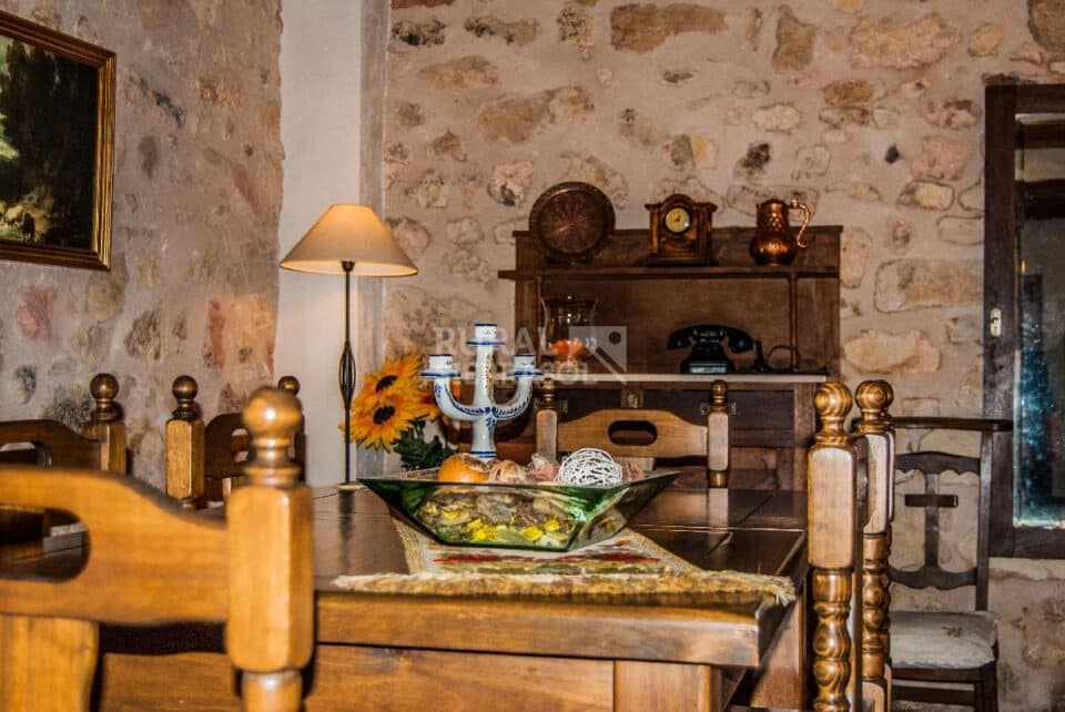 Ancestral Casa Rural en Caballar, con chimenea, barbacoa y wifi - Imagen 7