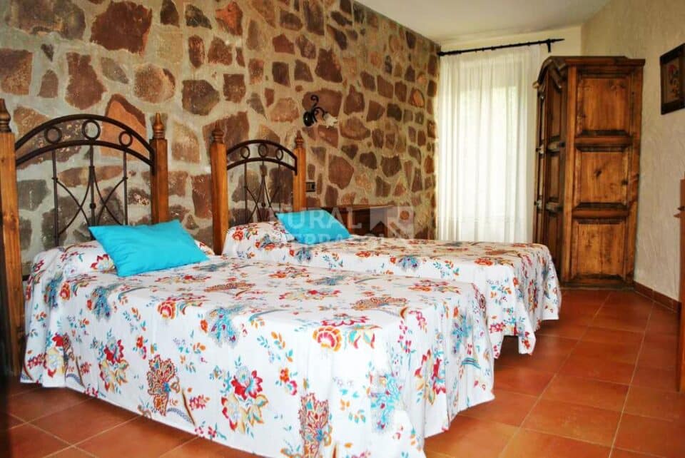 Majestuoso Hotel Rural de tres estrellas en Berzocana - Imagen 6