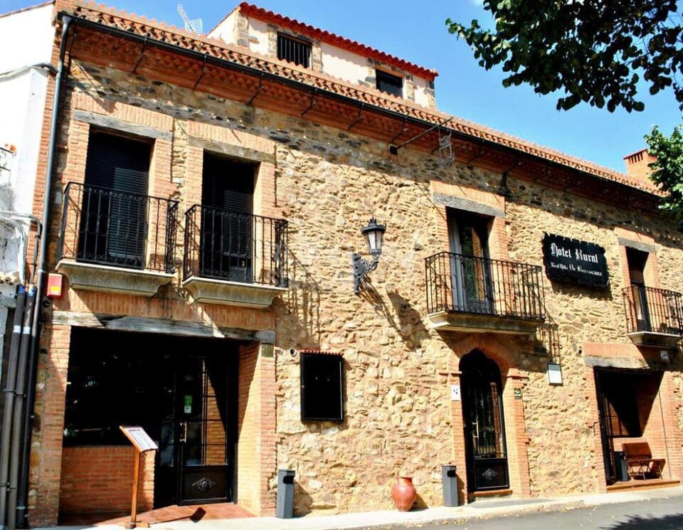 Majestuoso Hotel Rural de tres estrellas en Berzocana - Imagen 11