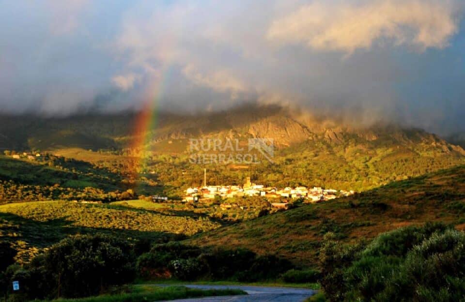Majestuoso Hotel Rural de tres estrellas en Berzocana - Imagen 33