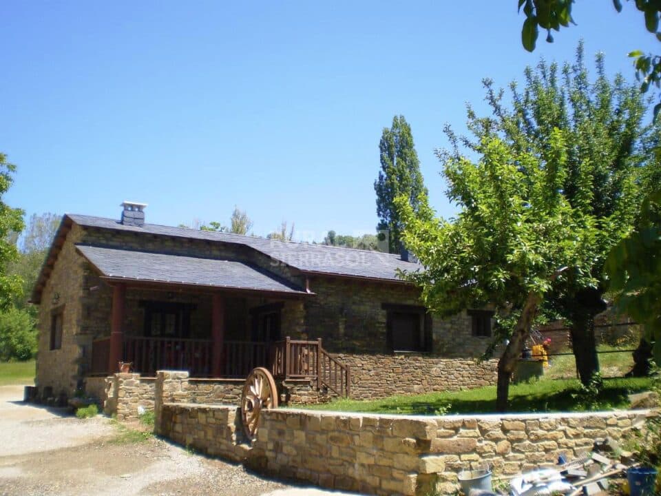 Ancestral Casa Rural en San Justo de Sanabria, con chimenea y barbacoa - Imagen 11