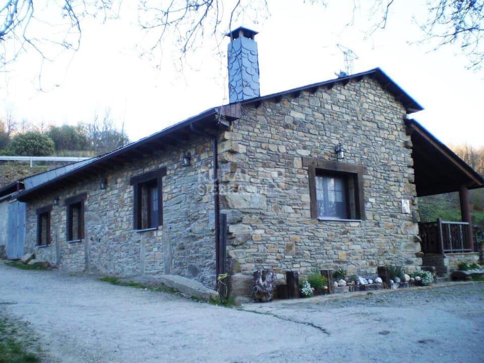 Ancestral Casa Rural en San Justo de Sanabria, con chimenea y barbacoa - Imagen 13