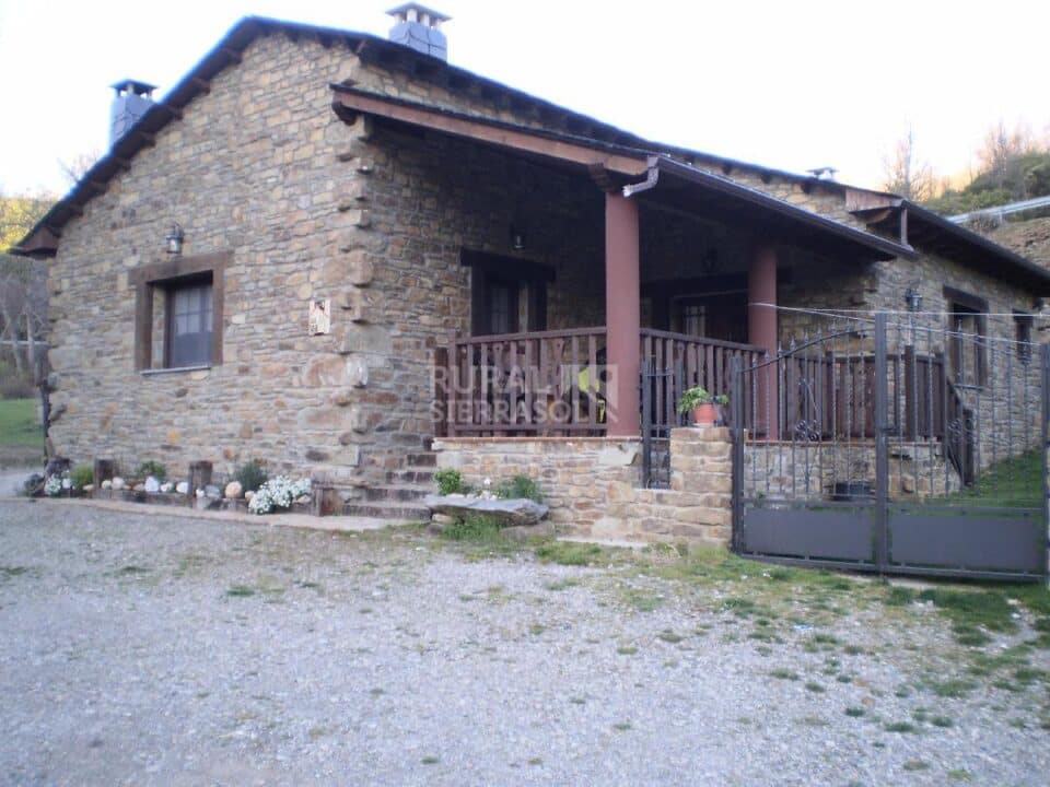 Ancestral Casa Rural en San Justo de Sanabria, con chimenea y barbacoa - Imagen 9