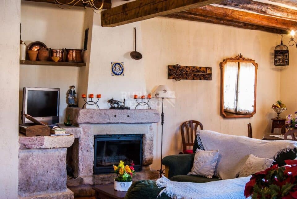 Acogedora Casa Rural en Caballar, con chimenea, barbacoa y wifi - Imagen 2