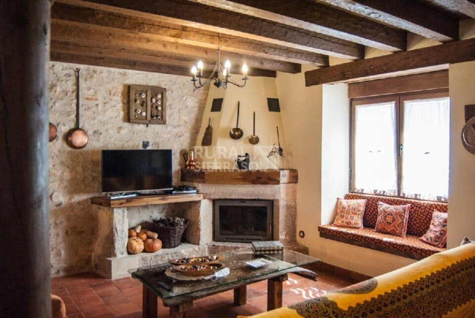 Fantástica Casa Rural en Cantalejo, con piscina y jacuzzi - Imagen 2