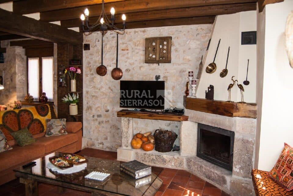 Fantástica Casa Rural en Cantalejo, con piscina y jacuzzi - Imagen 5