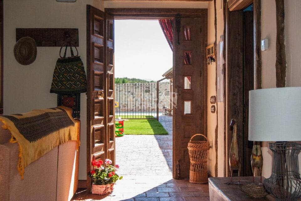 Fantástica Casa Rural en Cantalejo, con piscina y jacuzzi - Imagen 6