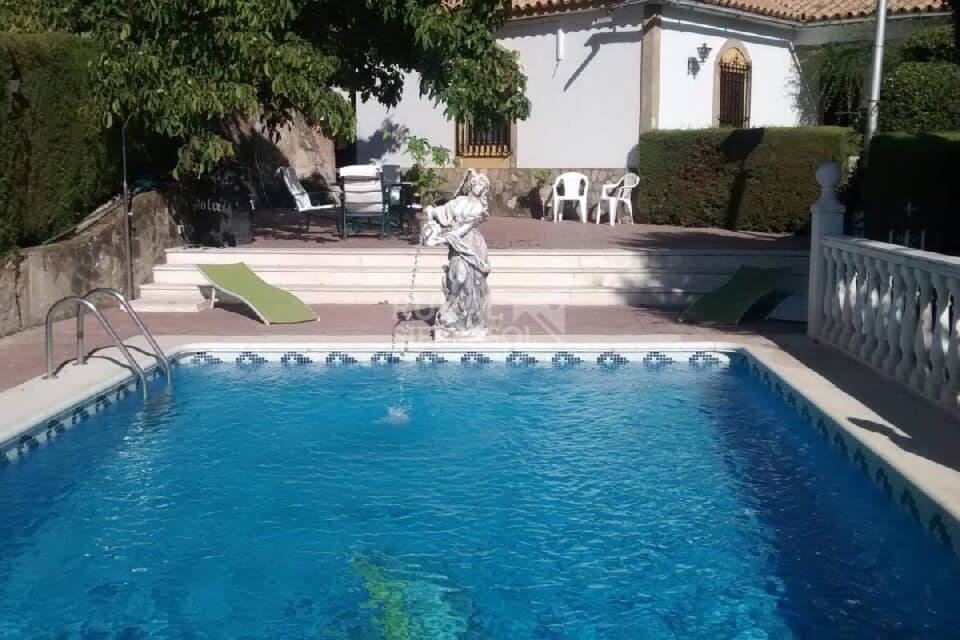 Casa Rural con amplios jardines y piscina, en la Sierra de Grazalema - Imagen 3