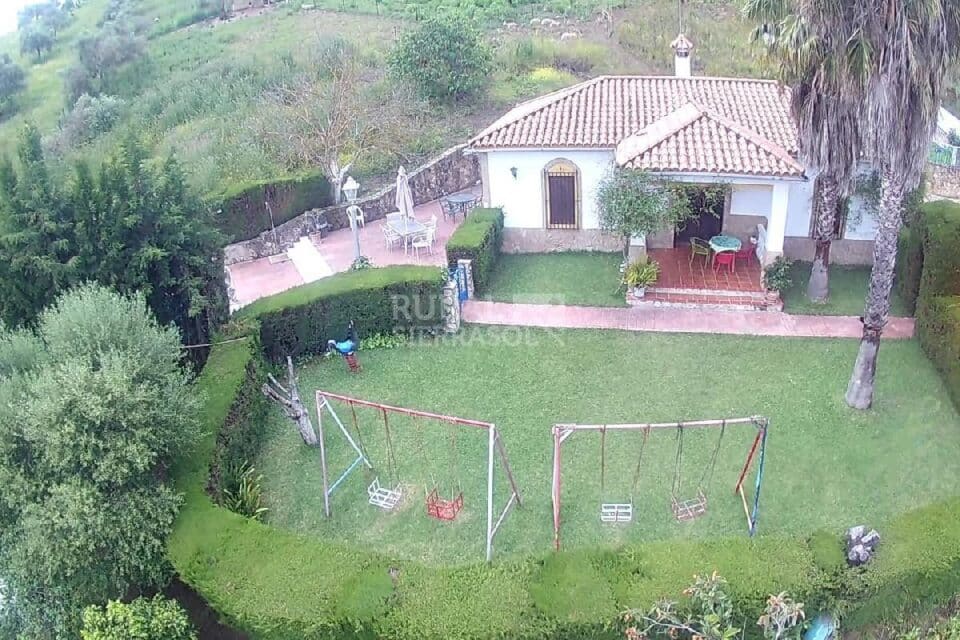 Casa Rural con amplios jardines y piscina, en la Sierra de Grazalema - Imagen 4
