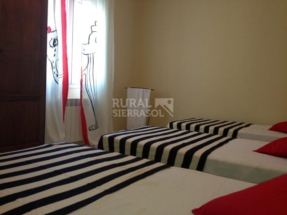 Casa Rural en Montejaque, con piscina y barbacoa - Imagen 9
