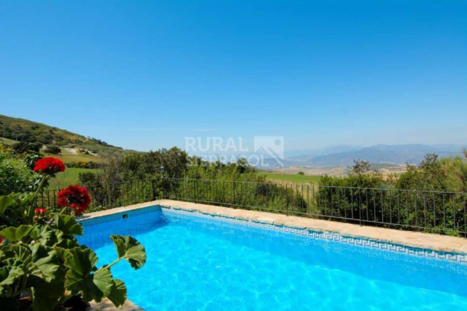 Maravillosa Casa Rural al sur del Torcal de Antequera, con piscina y barbacoa - Imagen 4