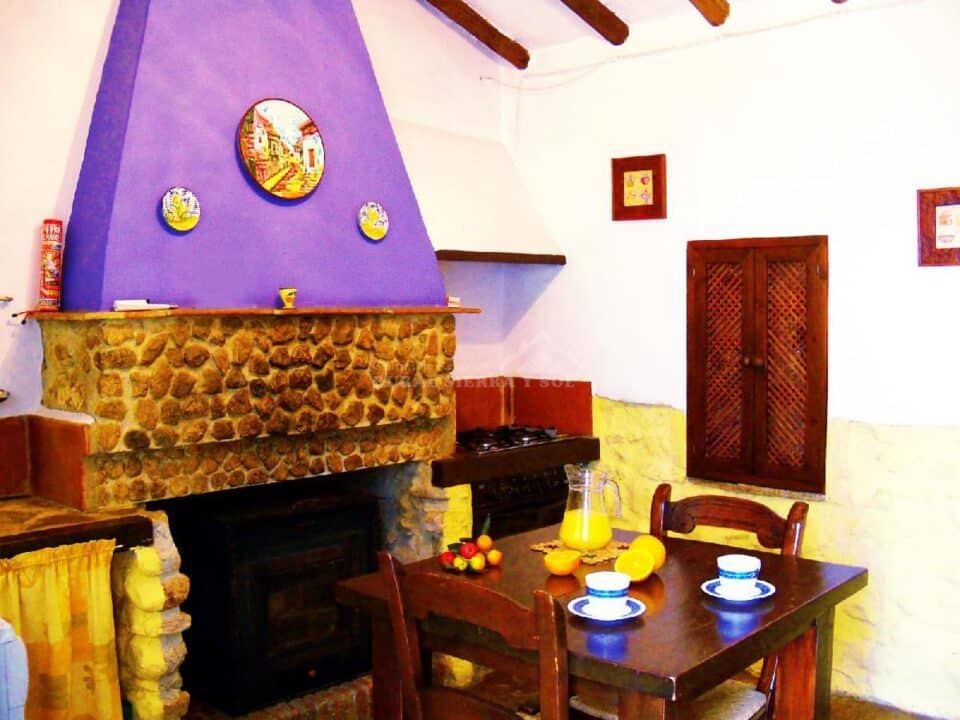 Acogedora Casa Rural con gran jardín y vistas impresionantes - Imagen 13