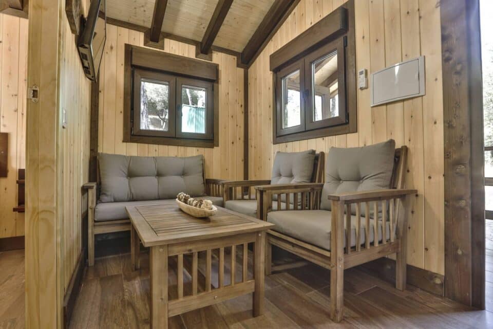 Cabaña de Madera de categoría superior, en Arroyo Frío, para 4 personas, con piscina y aire acondicionado - Imagen 3