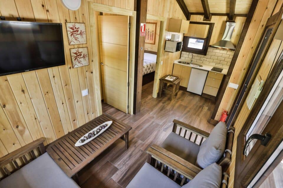 Cabaña de Madera de categoría superior, en Arroyo Frío, para 4 personas, con piscina y aire acondicionado - Imagen 8
