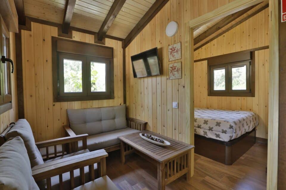 Cabaña de Madera de categoría superior, en Arroyo Frío, para 4 personas, con piscina y aire acondicionado - Imagen 9