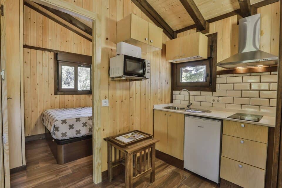 Cabaña de Madera de categoría superior, en Arroyo Frío, para 4 personas, con piscina y aire acondicionado - Imagen 10