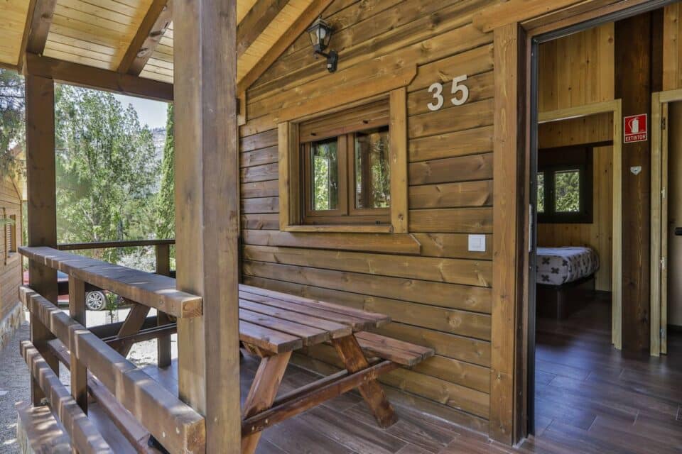 Cabaña de Madera de categoría superior, en Arroyo Frío, para 4 personas, con piscina y aire acondicionado - Imagen 11