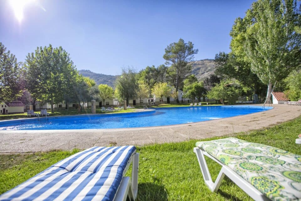 Cabaña de Madera de categoría superior, en Arroyo Frío, para 4 personas, con piscina y aire acondicionado - Imagen 16