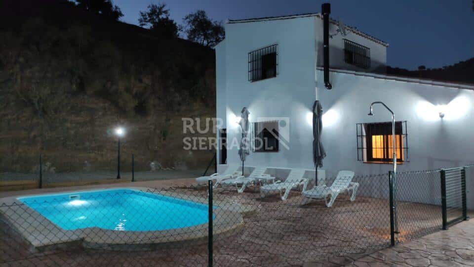 Piscina de casa rural en Colmenar (referencia 4101)