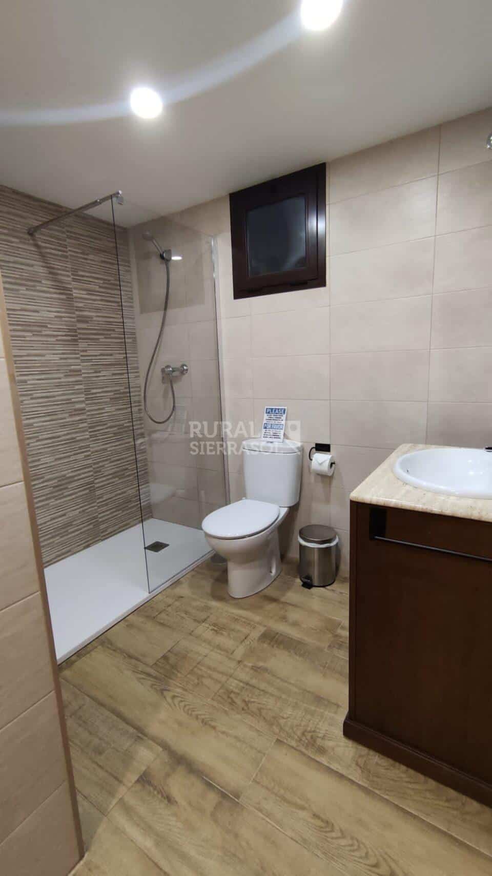 Baño de casa rural en Colmenar (referencia 4101)