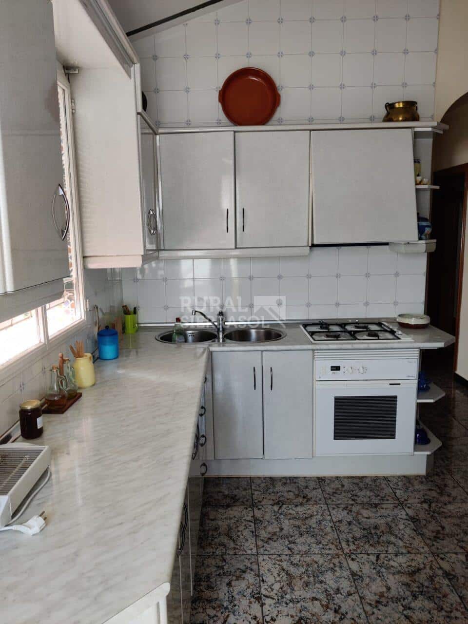 Cocina y pasillo de casa rural en El Burgo (Málaga) referencia 4089
