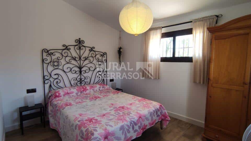 Habitación de matrimonio de casa rural en Comenar (Málaga) referencia 4101