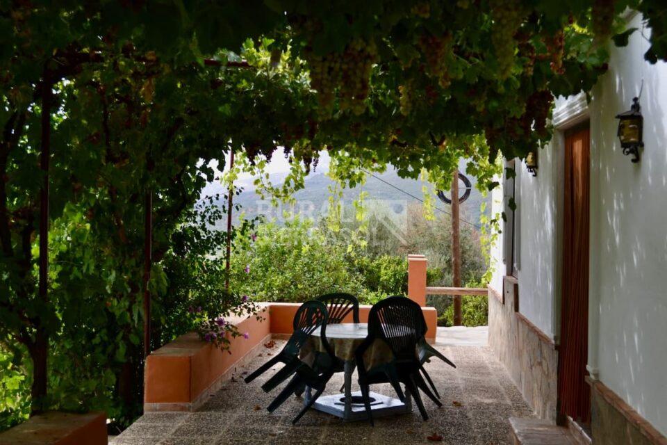 Mesa exterior de casa rural en Periana (referencia 4100)