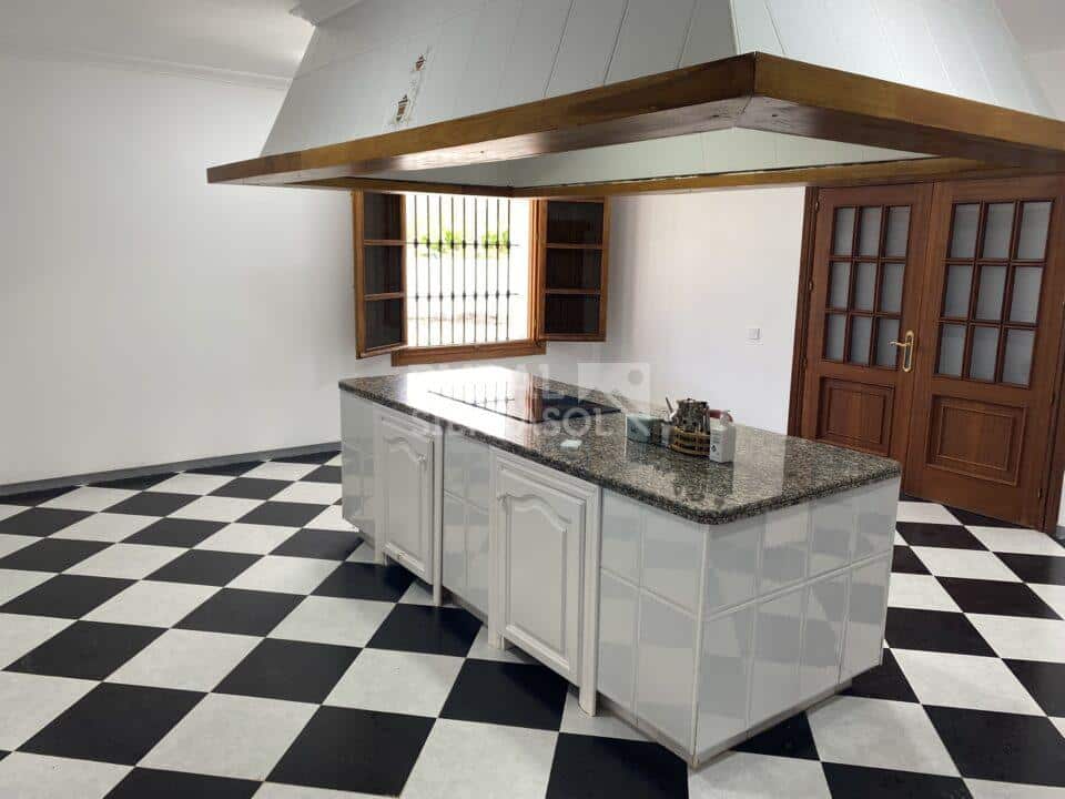 Cocina y su entrada de casa rural en Álora (Málaga) referencia 4107