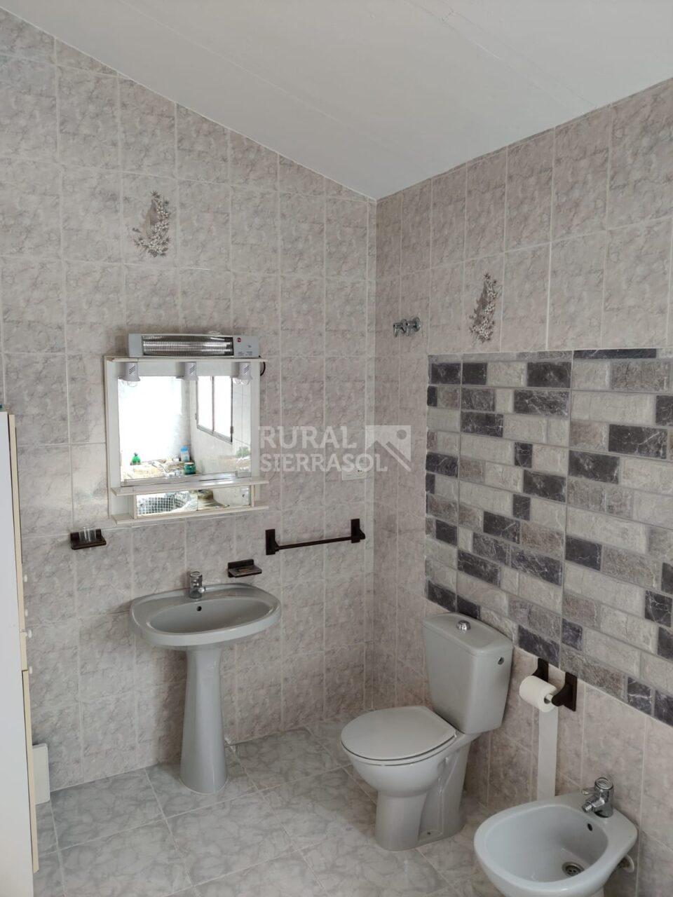 Baño nuevo de casa rural en El Burgo (Málaga) referencia 4089