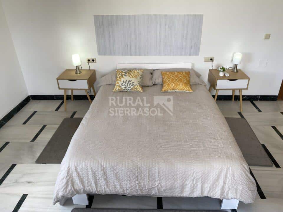Cama de matrimonio de casa rural en Álora (Málaga) referencia 4107