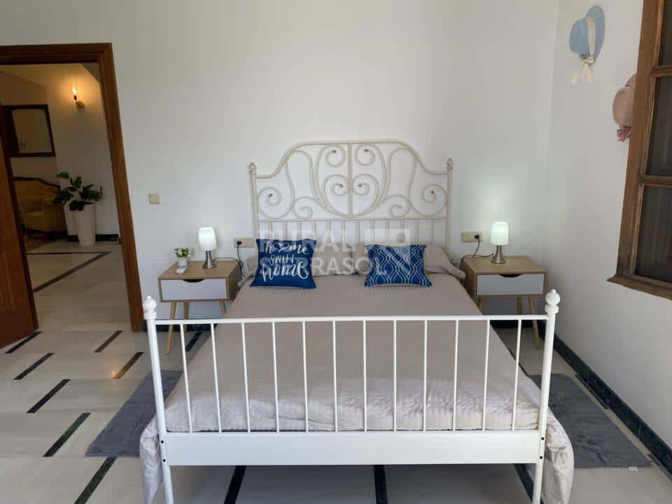 Cama con cabecero de casa rural en Álora (Málaga) referencia 4107