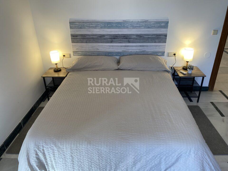 Cama doble de casa rural en Álora (Málaga) referencia 4107