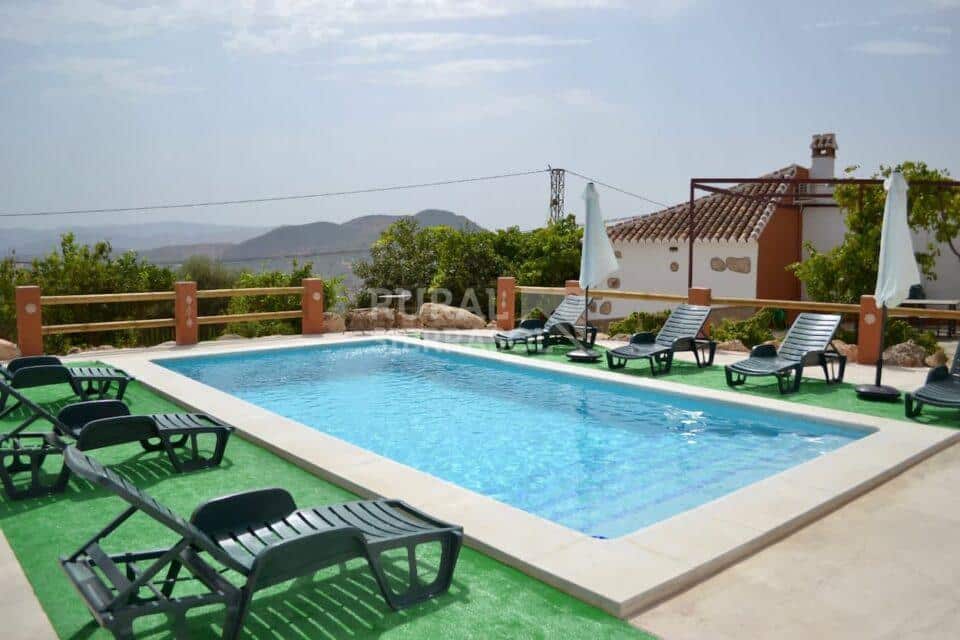 Piscina y exterior de casa rural en Periana (referencia 4100)