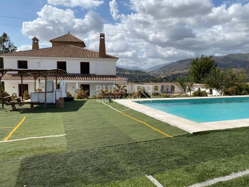 Piscina y zona de bar de casa rural en Álora (Málaga) referencia 4107