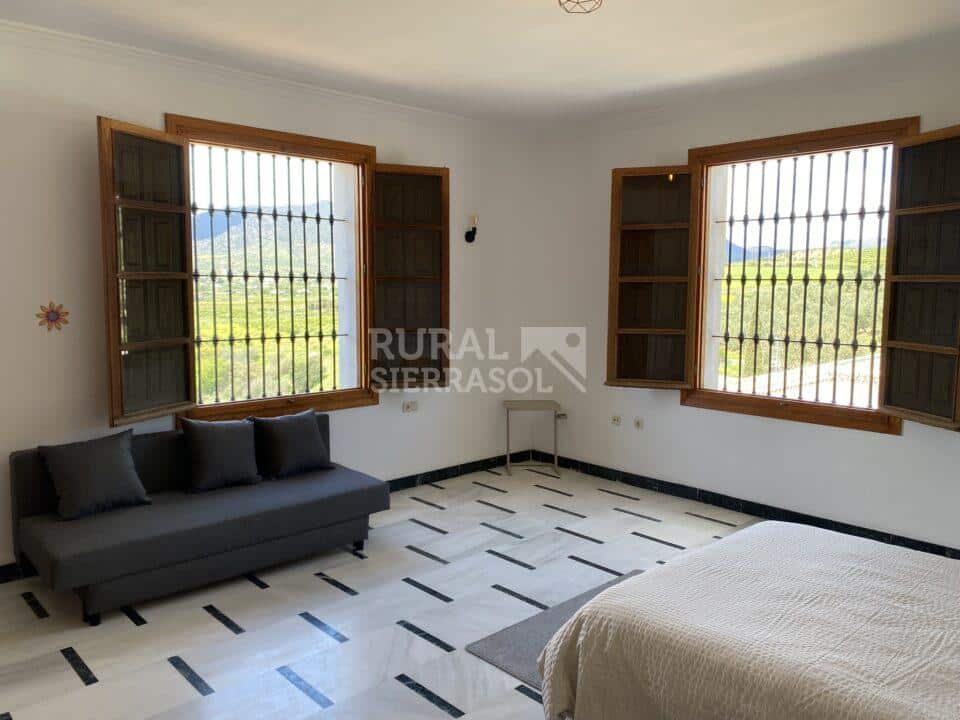 Habitación con sofá de casa rural en Álora (Málaga) referencia 4107