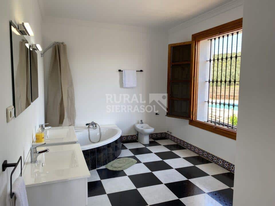 Baño de casa rural en Álora (Málaga) referencia 4107