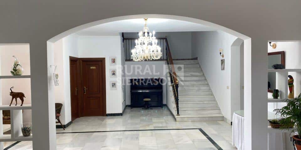 Escalera de casa rural en Álora (Málaga) referencia 4107
