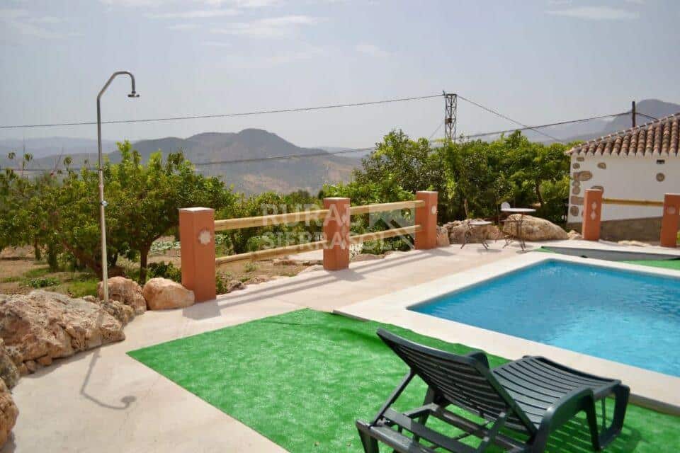 Piscina y vistas de casa rural en Periana (referencia 4100)