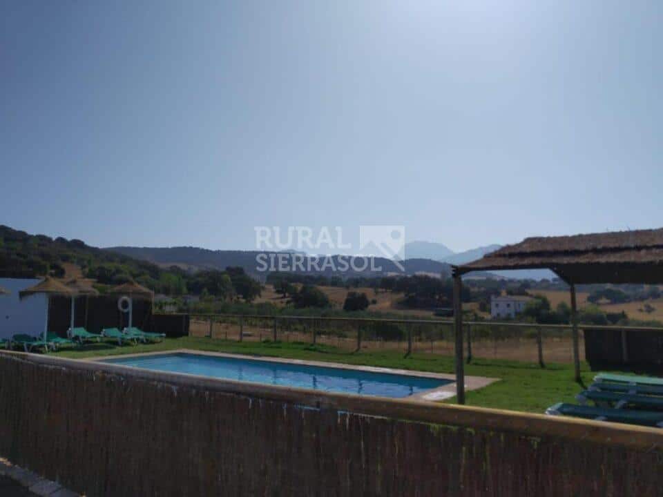 Excelente Casa Rural en Prado del Rey, con piscina y barbacoa - Imagen 3