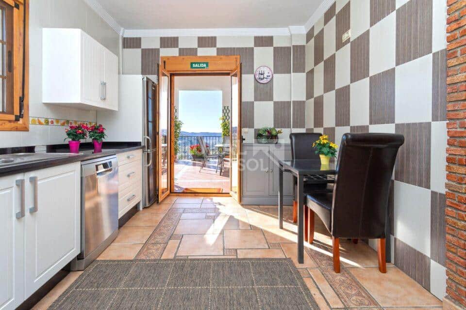 Cocina con terraza de casa rural en Alcaucín (Málaga) referencia 4106