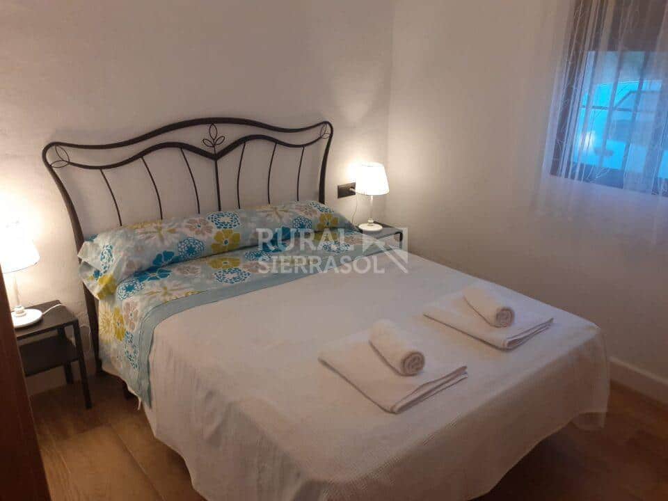 Cama de matrimonio de casa rural en Colmenar (referencia 4101)