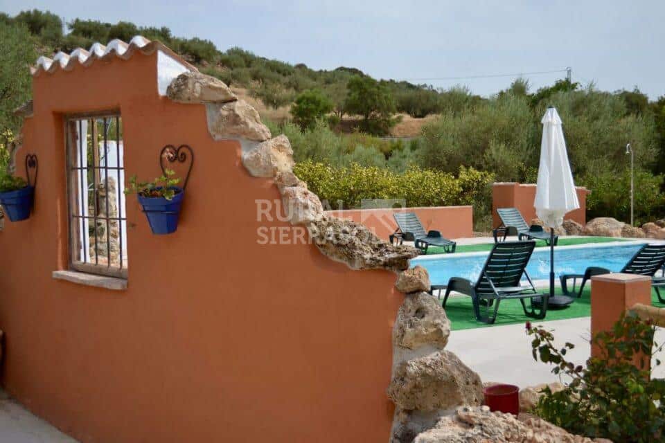 Piscina y muro de casa rural en Periana (referencia 4100)