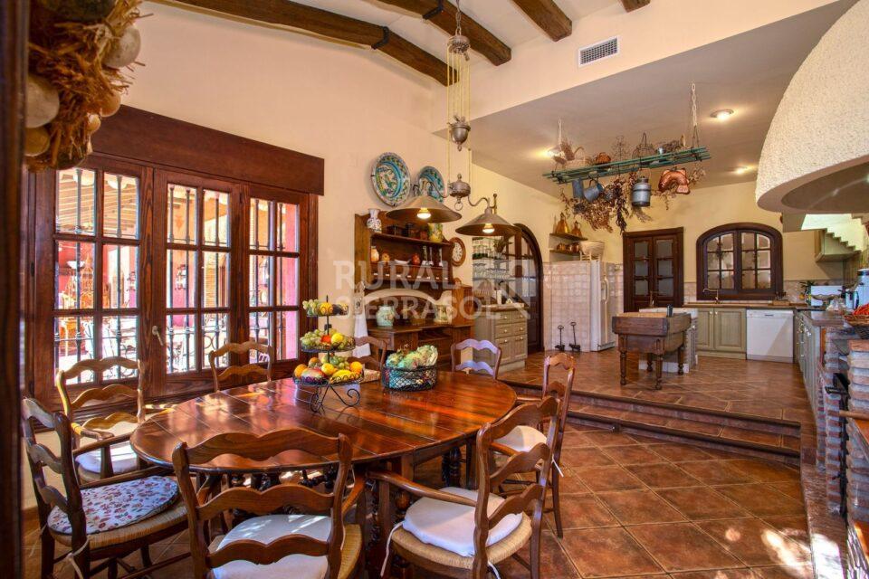 Comedor con cocina de casa rural en Alcaucín (Málaga) referencia 4105